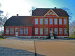 Haupthaus vom Hof her gesehen