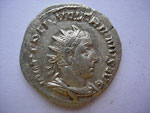 antoninien, Rome 253 - 254 , 3.39 g, le portrait ne ressemble pas encore à Valérien (portrait jeune pour un homme de 60 ans!)