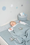 Baby liegt auf Wickelunterlage 85 x 70 cm 3D-Schmetterlinge Mint Be Be's Collection