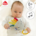 Baby mit Mini-Spieluhr Tintenfisch in der Hand - Fehn - DoBabydoo