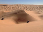 IMMENSITÉ DU SAHARA – ENTRE DUNES ET SILENCE INFINI