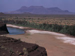 NAMIBIA MOTORRADREISEN ENDUROTOUREN QUADTOUREN GELÄNDEWAGENTOUREN ABENTEUERREISEN OFFROADTOUREN / NAMIBIA DESERT RHINO  WINDHOEK  KHOMASHOCHLAND OMARURU SPITZKOPPE BRANDBERG UIS TWYFELFONTEIN GAI AS UGAB RIVER MESSUM CRATER CAPE CROSS SKELETON COAST 