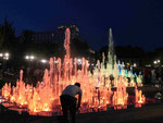 Wasserspiele in einem neuen Park von Eriwan, Armenien
