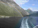 Regenbogen im Geirangerfjord, Norwegen