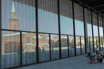 Erneuerte Neue Nationalgalerie Berlin (Blick auf die St. Mathäus-Kirche)