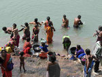 Morgentoilette und Wäschewaschen am Ganges