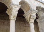 Säulen am orthodoxen Kloster in Apollonia, Albanien