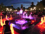 Wasserspiele in einem neuen Park von Eriwan, Armenien