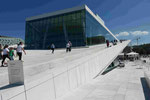 Blick  auf das neue Opernhaus am Oslofjord