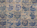 Fliesenwand mit religiösen Motiven im Barockschloss Bothmer, Klütz, Mecklenburg