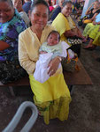 Baby auf einer Fähre in Samoa