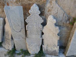 Muslimische Grabsteine im Innenhof der Isabey Moschee, Selcuk, Türkei