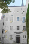 Fensterzungen von Hundertwasser am Museum Rupertinum in Salzburg