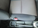 トヨタ イスト 室内前席周辺の嘔吐物汚れおよび使用汚れの車内クリーニング（清掃・洗浄・シミ抜き）後の写真18