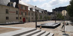La place Museux vue des marches du parvis de Saint-Maurice: à gauche Sciences Po, au fond le FRAC.