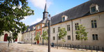 L'école de Sciences Po établie place Museux depuis 2010 dans l'ancien collège des Jésuites.