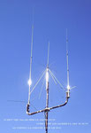 La discone AH 7000 con ai lati due monobande VHF e UHF della Comet