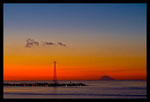 Punta Faro Messina al tramonto con veduta di una delle isole Eolie