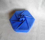 Schachtel mit Knopfdeckel offene Form