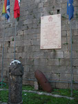 Monumento ai Caduti della Prima e Seconda Guerra Mondiale: Lapide Commemorativa della Consegna della Medaglia d'oro