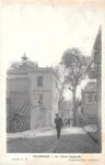 Un arbre respecté (Rue Kassandrou, derrière la préfecture et Saatli Djami)