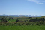 ... et de l'autre, vue vue sur le massif du Cantal et le Puy Mary