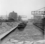 Das Hafenbecken 2 des Rheinhafens Basel im kalten, langen und schneereichen Winter 1962/1963