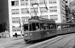 Der Trammotorwagen der Serie Be 4/4 Nr.432 auf der Linie 3 die Haltestelle Aeschenplatz anfahrend. Die Linie 3 verkehrt seit Beginn der Strassenbahn in Basel von Burgfesten Grenze nach Birsfelden Hard.