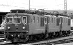 Drei BLS-Elekro-Lokomotivenwarten beim Bad.Bahnhof warten auf ihren Einsatz, 1995