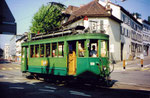 Der Tramzug der Serie Be 2/2 Nr. 199 auf der Linie 2 die Haltestelle Kunstmuseum verlassend, 1994