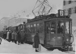 Der Tramzug der Linie 2 mit Be 2/2 Nr. 150 an der Haltestelle Kunstmuseum im harten Winter 1962/63