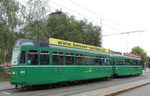 Tramzug der Linie 15 mit Motorwagen Be 4/4 Nr. 463 und Anhängewagen Nr .1477 an der Endhaltestelle Bruderholz, 2015