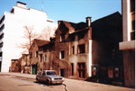 Die Häuserreihe neben dem heimeligen Restaurant Aeschentor kurz vor dem Abbruch, 1980