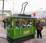 Ein lustiges selbstgebasteltes Drämmli der Linie 6 an der Kinder-Fasnacht 2017 (zum Glück noch mit dem schönen alten Eidenbenz-Signet)