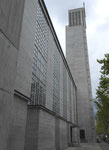 Strassenansicht der Antoniuskirche mit dem gigantischen Turm, Mai 2016