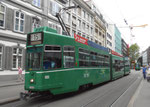 Trammotorwagen Be 4/6 S Nr.666 auf der Bruderholzlinie 16 an der Haltestelle Bankverein, Juli 2015