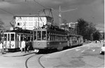 Der legendäre Trammotorwagen Be 4/4 Nr.400 «Dante Schuggi» auf seiner Stammlinie 11 und daneben das BEB-Tram Nr.14 an der Haltestelle Aeschenplatz, 1972