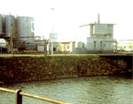 Die Tanklager der BP an der Wiesemündung in den Rhein 1976