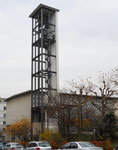 Der interessante Glockenturm der Johannes-Kirche an der Mulhauserstrasse, Baujahr 1936 von den Archtekten Karl Egender und Ernst Friedrich Burckhard, 2016