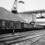 Der schnelle Kran Nr.4 der Schweizerischen Reederei im Hafenbecken 1 im Jahre 1960