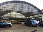 Die Architektonisch überzeugende Stahl- und Glaskonstruktion im Innenhof der Settelen-Garage, Dezember 2021