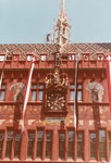 Ansicht des Mittelteiles des neu renovierten Rathauses, 1980