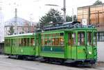 Der Trammotorwagen Be 2/2 Nr.163 und der Anhängewagen Nr.702 kurz vor der Abfahrt vor der BVB-Werkstätte im November 2016