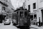 Der Trammotorwagen Be 2/2 Nr.61 im Zentrum von Lörrach den Marktplatz anfahrend, 1960