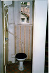 Das WC im 1.Stock des Hauses Bläsiring 129, hygienische Zustände, wie sie bis in die 80er Jahre normal waren, 1988