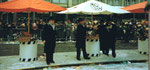 Die Fasnacht 1984 am Claraplatz mit dem Fasnachtscomité und dem Ehren-Obmann Philipp Fürstenberger