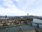 Blick vom Münsterturm Richtung Osten mit dem neuen Roche-Hochhaus, April 2015