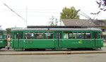 Seitenansicht des schönen Trammotorwagens Be 4/4 Nr.461 an der Haltestelle Bruderholz, 2015