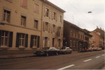 Die Häuserreihe in Farbe an der Klybeckstrasse - zwischen Bläsiring und Amerbachstrasse mit dem Restaurant Neptun an der Ecke und nebenan das Restaurant Klybeckgarten, 1974