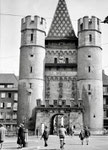 Das Spalentor im Jahre 1960 als die Kreuzung noch von den Tramliniuen 2 und 3 befahren wurde.